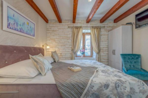 DIVA 2, luxury studio with balcony in the OLD TOWN